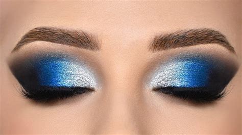 dark blue eyeshadow look tutorial.